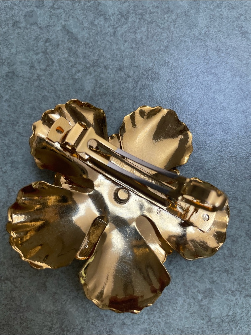 Gold Floral barrette - Picture 3 of 3